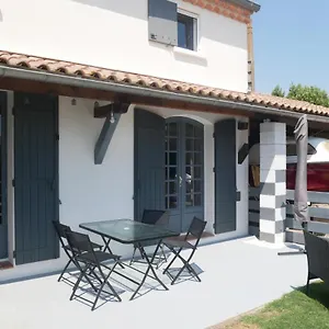 https://la-petite-arles.fr-provencehotel.com